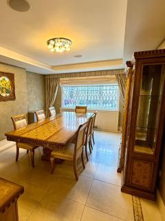 The Elegant Hyde Park Residence - 1