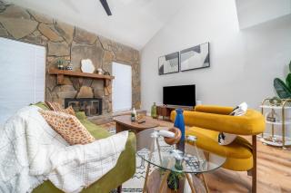 Heritage Haus - Luxe 2BR w Deck, Pets OK, Wi-fi, Near Marietta Sq - 8