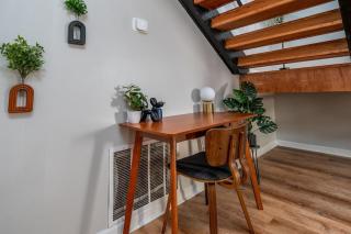 Heritage Haus - Luxe 2BR w Deck, Pets OK, Wi-fi, Near Marietta Sq - 3