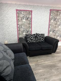 Charming Aldershot Home - Free Parking - 3