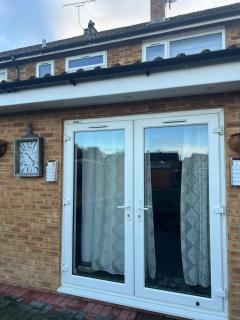 Charming Aldershot Home - Free Parking - 0