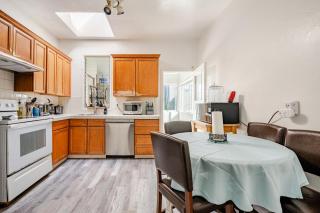 Live the Mission Valencia Vibe! Stylish Apartment, Steps from Top Spot - 3