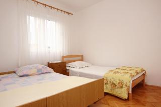 Apartments by the sea Vinisce, Trogir - 10006 - 2