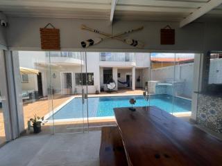 Pé na areia à 50m da Praia com Piscina, Churrasqueira, 5 quartos e 3 Vg de garagem, - 9