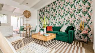 2 Rooms Sleeps 8 Retro Hotel w Pool Wesley King Studio Buyout by AvantStay - 7