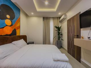 Stylish 3-Bedroom Apartment in Oniru Vi - 2