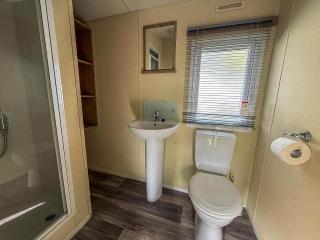 6 Berth Caravan With Decking In Hunstanton At Manor Park Holiday Park Ref 23062T - 2