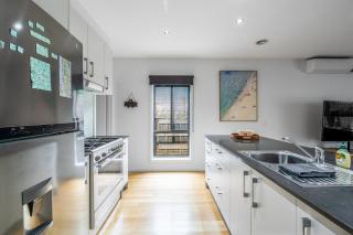 Stylish Coastal Retreat - 6