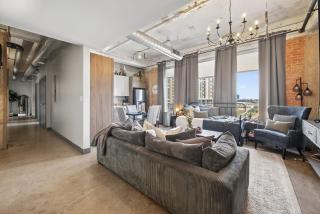 Stylish Vintage Loft - 2