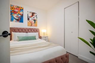 Luxurious 4BR with Sunny Deck Balcony - 1