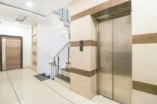 OYO 77326 Hotel Royal View - 8