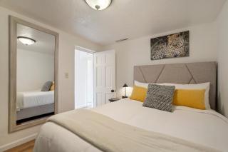 Charming Downtown Cottage - 6