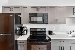 Stylish Downtown Escape Near IU and Cafes - 7