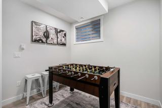 2 in 1 Modern Retreat 4BR House Private Lower Suite - 7