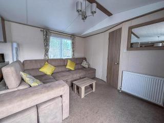 Lovely Caravan With Decking At Manor Park In Hunstanton Ref 23091T - 1