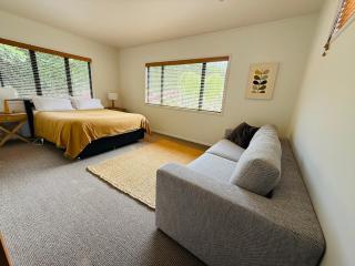 Stunning panoramic Lakeview , spa pool & privacy - 5