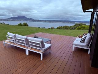 Stunning panoramic Lakeview , spa pool & privacy - 4