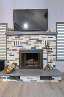 4BD Cabin in the Poconos Near Lake with Hot Tub, Sauna, Game Room and Movie Room - 6