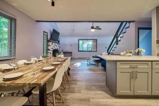 4BD Cabin in the Poconos Near Lake with Hot Tub, Sauna, Game Room and Movie Room - 4