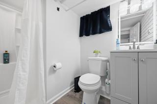 Airport Haven - Cozy 2BR Apt 5 Min Away - 2