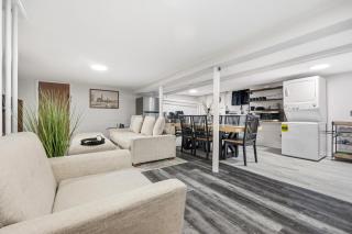 Airport Haven - Cozy 2BR Apt 5 Min Away - 1