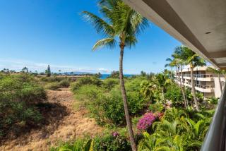 King Studio with Pool, Split AC, Across Kamaole II Beach Park - 1