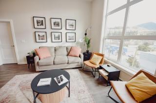 New Vaulted Ceilings 3 Beds AC Views - 9