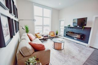 New Vaulted Ceilings 3 Beds AC Views - 8