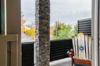 4BD Home w Rooftop Patio Fire Pit & Mountain Views - Colorado Springs - 3