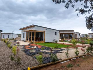 Chalet 3 chambres avec piscines chauffées et accès plage à 9km - FR-1-783-24 - 0