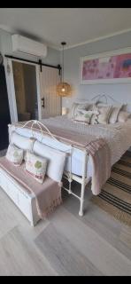 Stunning Sunsets & Views at Wonderful Wainui - 8