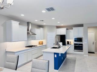 Friendly Host Near Loop 202 with Mountain views - 0