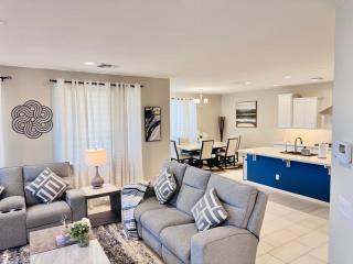 Friendly Host Near Loop 202 with Mountain views - 4