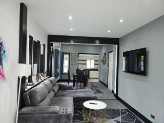 Beautiful New 3 Bed 3 Bathroom Villa 400m to Bang Tao Beach Sleeps 9 - 0