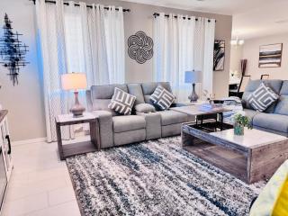 Friendly Host Near Loop 202 with Mountain views - 9