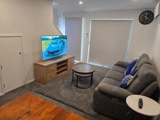 Modern 3-Level City Apartment Prime Cashel Street - 0
