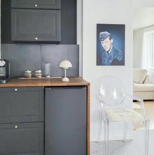 1950S Functionalist Cabin With Vågakallen Views - 6