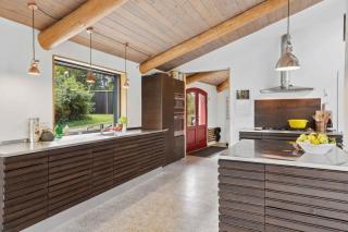 Scenic 2025 Summer House With Sea View - 4