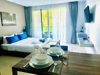 EMERALD TERRACE CONDOMINIUM 5th Floor New York Garden view-King Size BED Sleeps 2-by PSR - 1