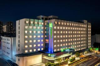 Holiday Inn Express Shanghai Changyang Road by IHG - 1