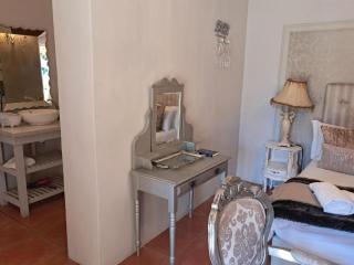 Villa ChoCoLatt Guest House and Porta Taverna Restaurant - 9