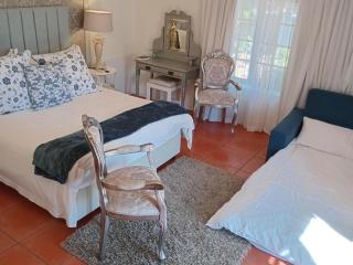 Villa ChoCoLatt Guest House and Porta Taverna Restaurant - 8