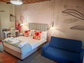 Villa ChoCoLatt Guest House and Porta Taverna Restaurant - 2