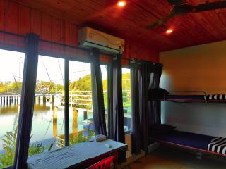 Louis Backpackers Hostel - 2