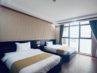 Crowne Plaza Hotel - 4