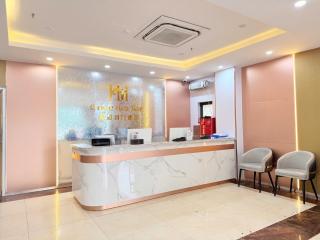 Crowne Plaza Hotel - 3