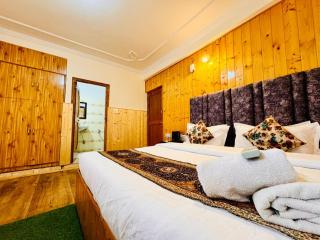 New Suraj Inn - Nestled near Hidimba Temple ! Rooftop Cafe With Hampta View ! Private Parking - 3