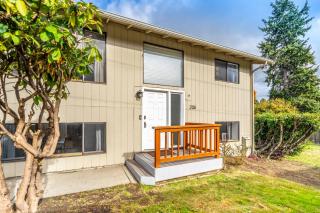 Pet-friendly 4BR Seattle Retreat with Fenced Yard - 5