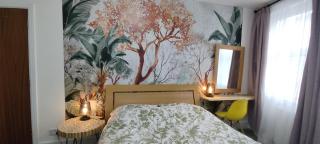 Cheltenham town centre with parking space - 4