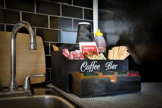 Beautiful APARTMENT - GORGEOUS VIEW of the city - 7 MINUTE WALK TO METRO - SELF CHECK IN - Montreal - 2